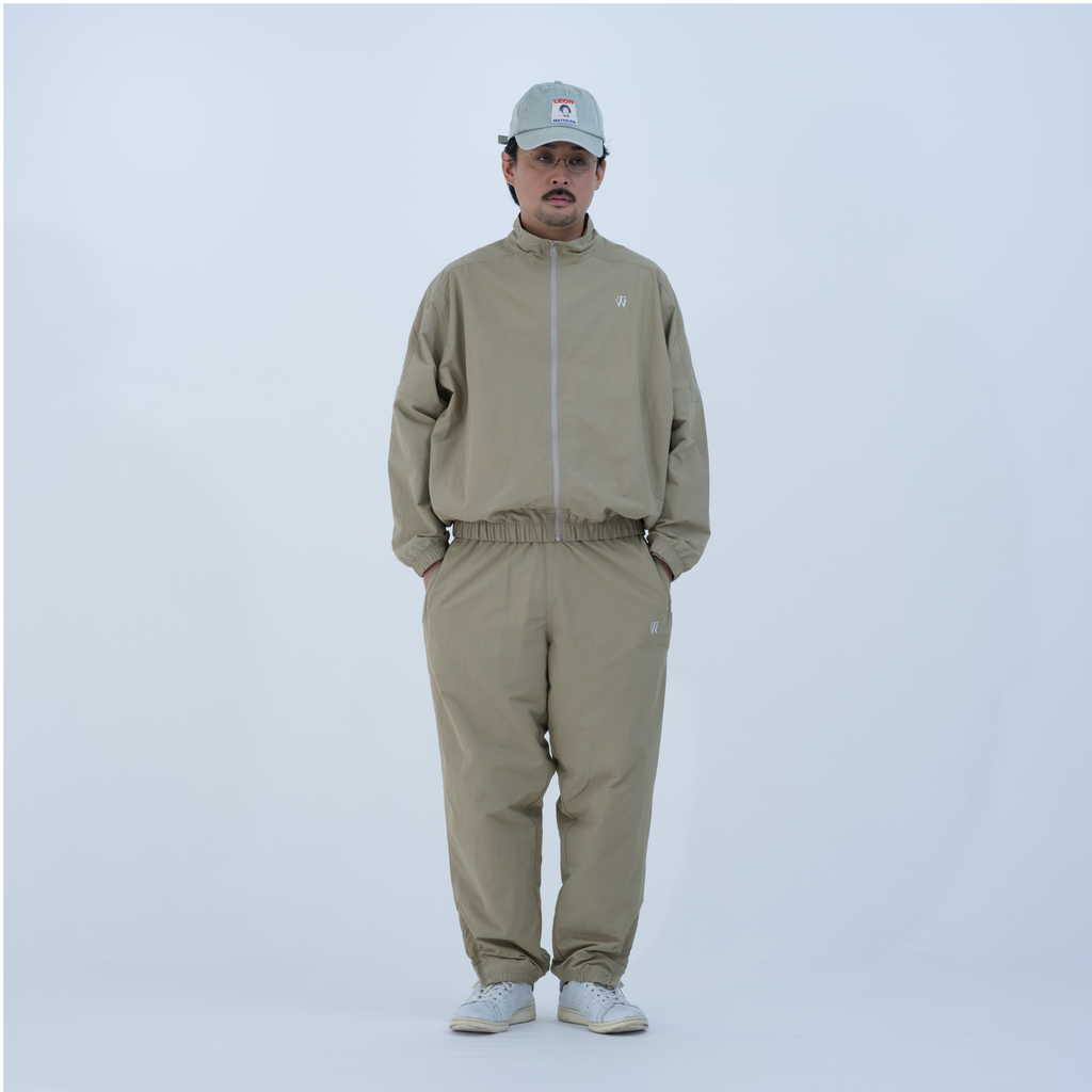 トラックスーツ